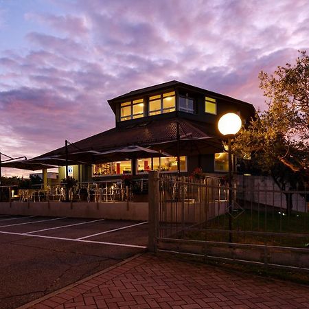 Hotel Oleggio Malpensa Экстерьер фото