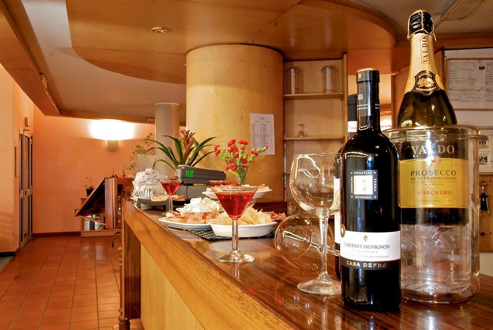 Hotel Oleggio Malpensa Экстерьер фото
