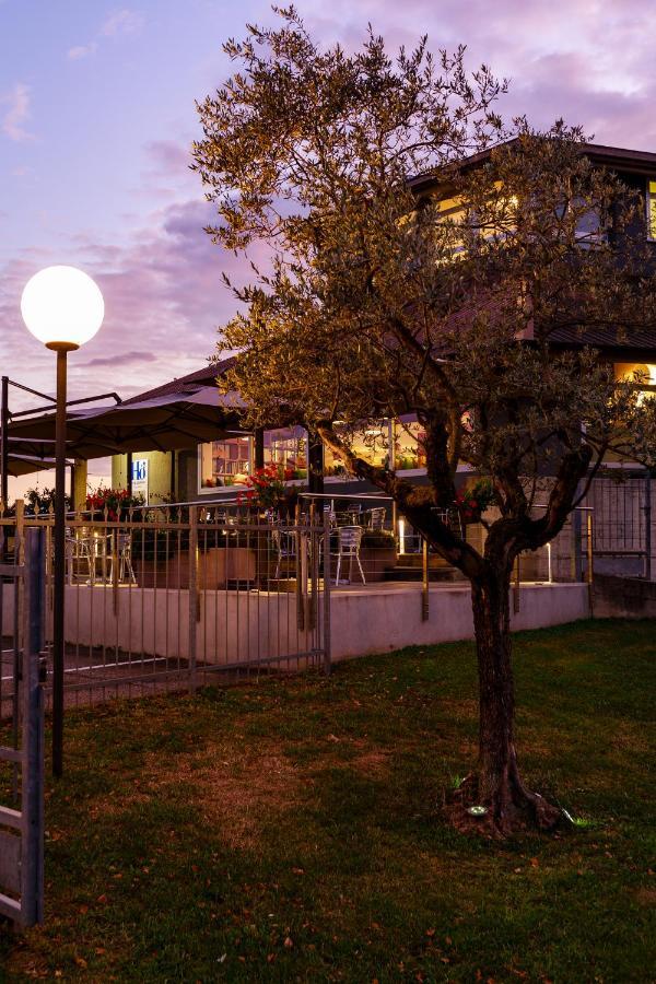 Hotel Oleggio Malpensa Экстерьер фото